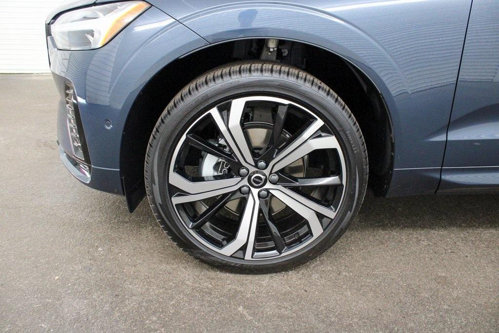 new 2025 Volvo XC60 car, priced at $60,660