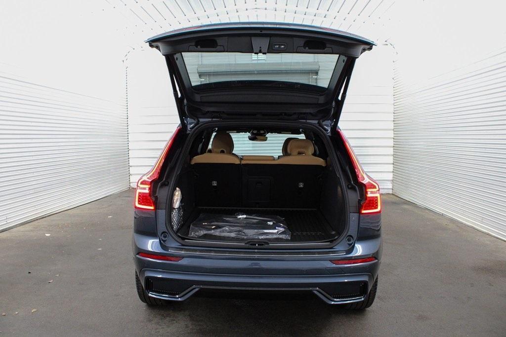 new 2025 Volvo XC60 car, priced at $60,660