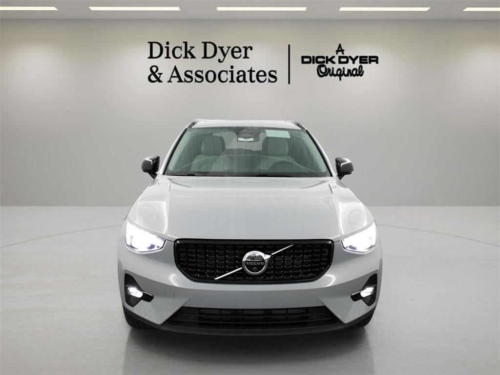 new 2025 Volvo XC40 car, priced at $50,595