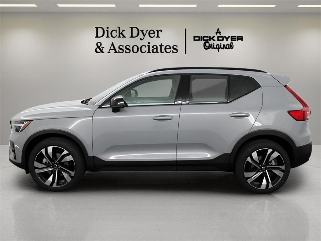 new 2025 Volvo XC40 car, priced at $50,595