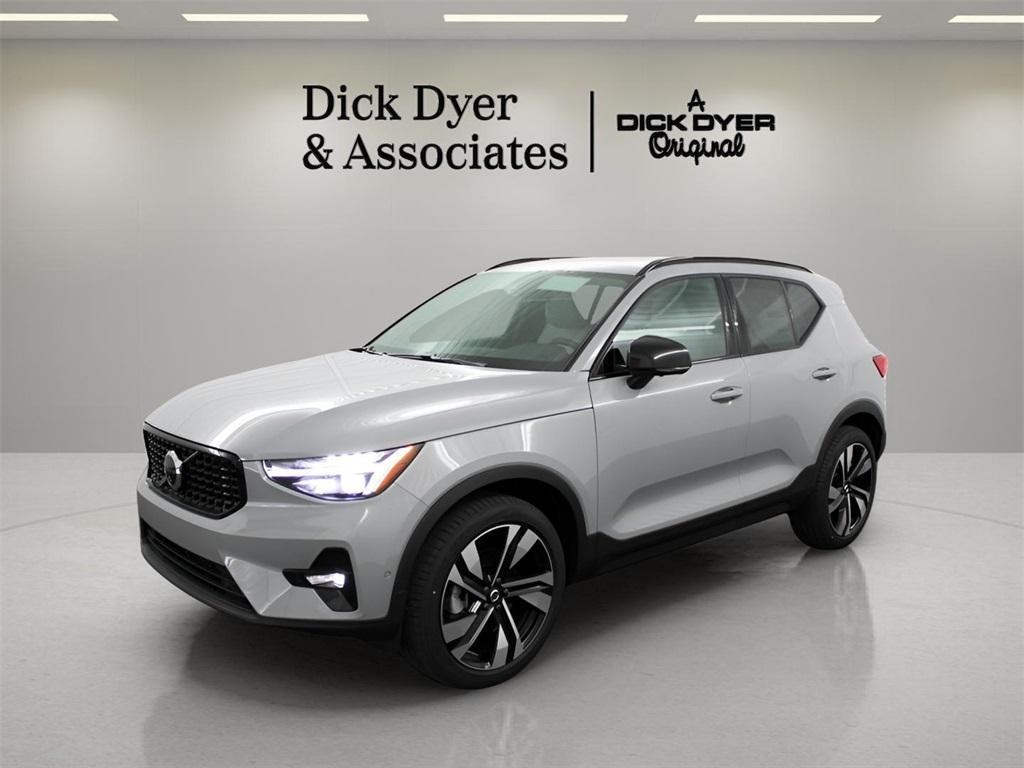 new 2025 Volvo XC40 car, priced at $50,595