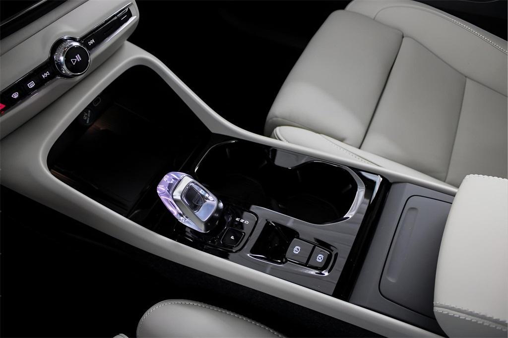 new 2025 Volvo XC40 car, priced at $50,595