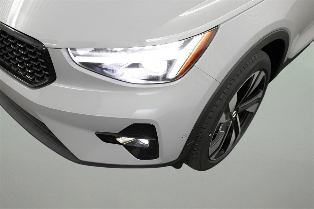 new 2025 Volvo XC40 car, priced at $50,595