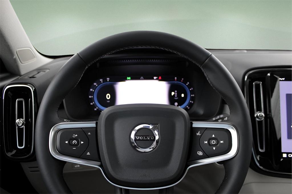 new 2025 Volvo XC40 car, priced at $50,595