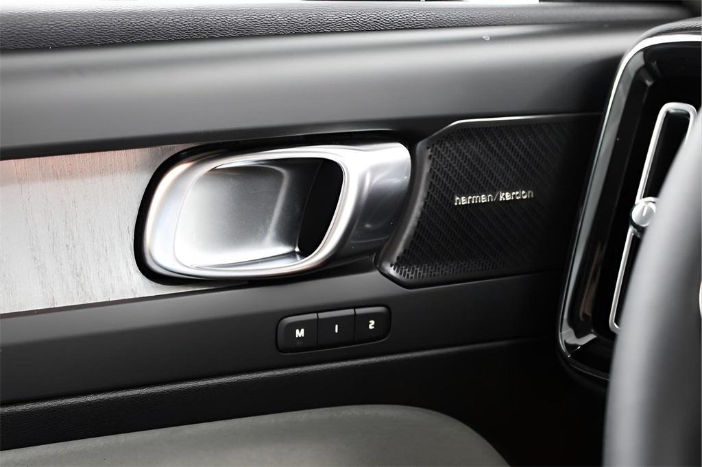 new 2025 Volvo XC40 car, priced at $50,595
