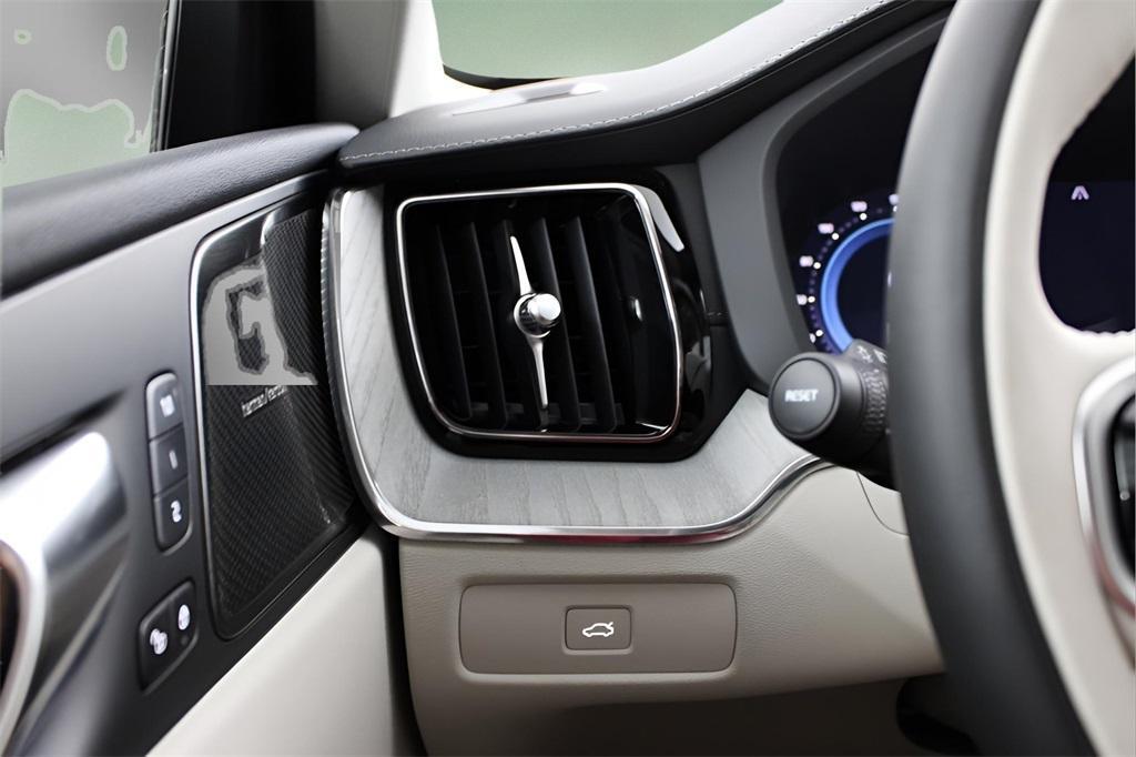 new 2025 Volvo XC60 car, priced at $59,910