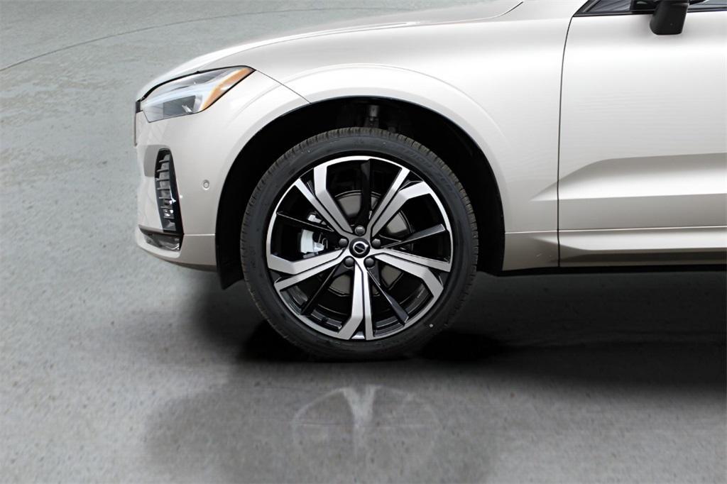 new 2025 Volvo XC60 car, priced at $59,910