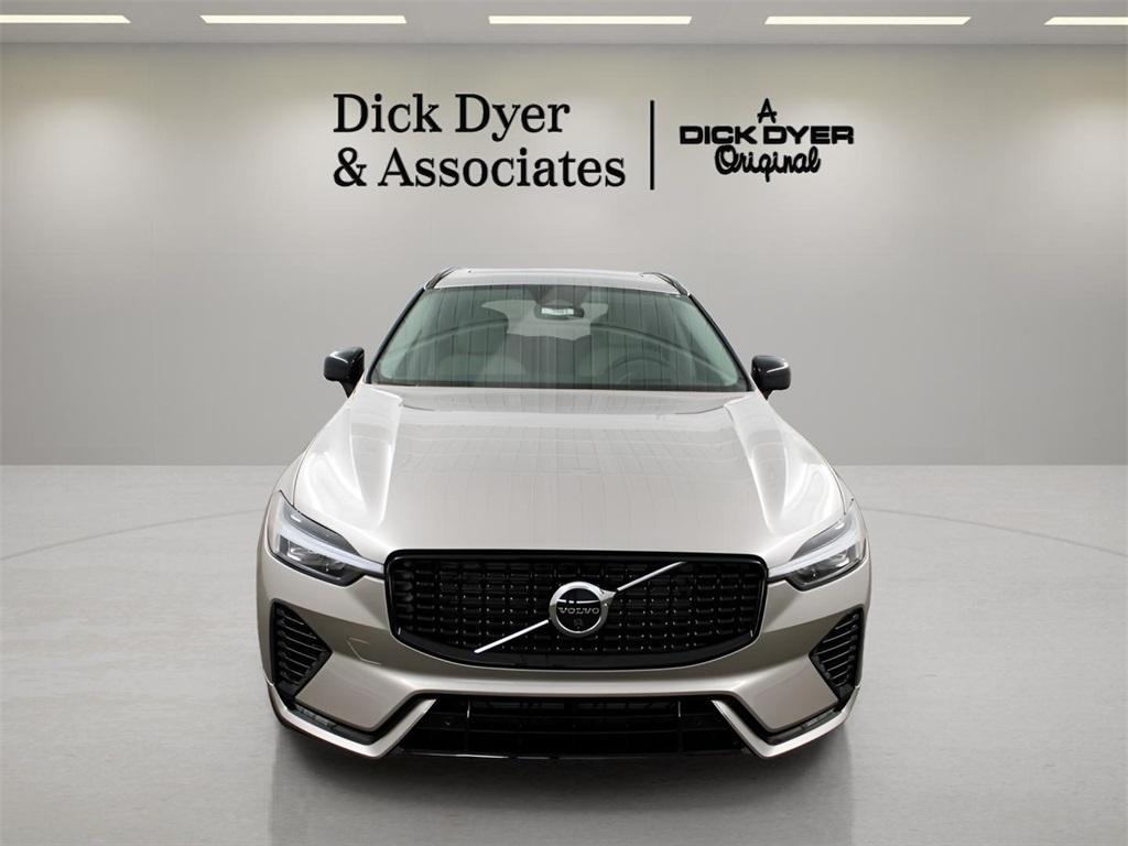 new 2025 Volvo XC60 car, priced at $59,910