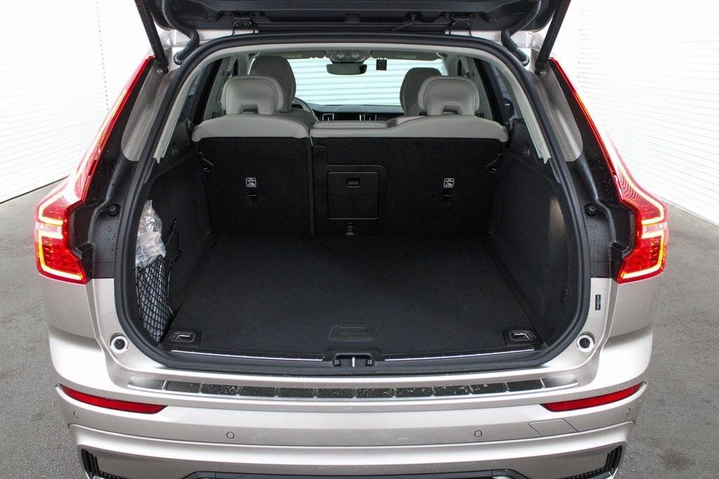 new 2025 Volvo XC60 car, priced at $59,910