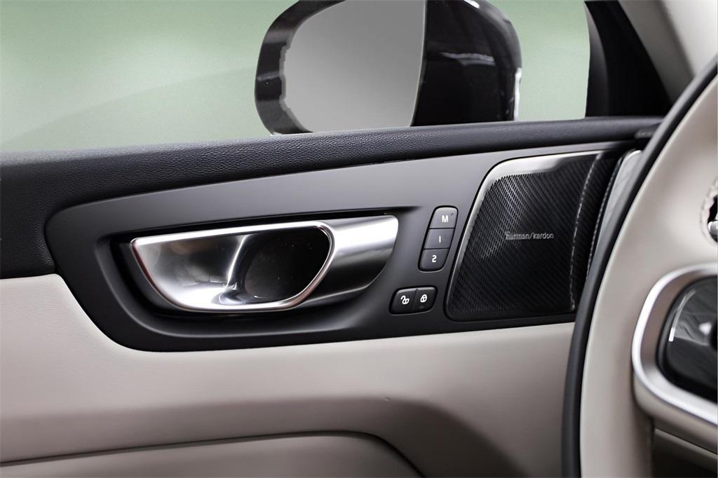 new 2025 Volvo XC60 car, priced at $59,910