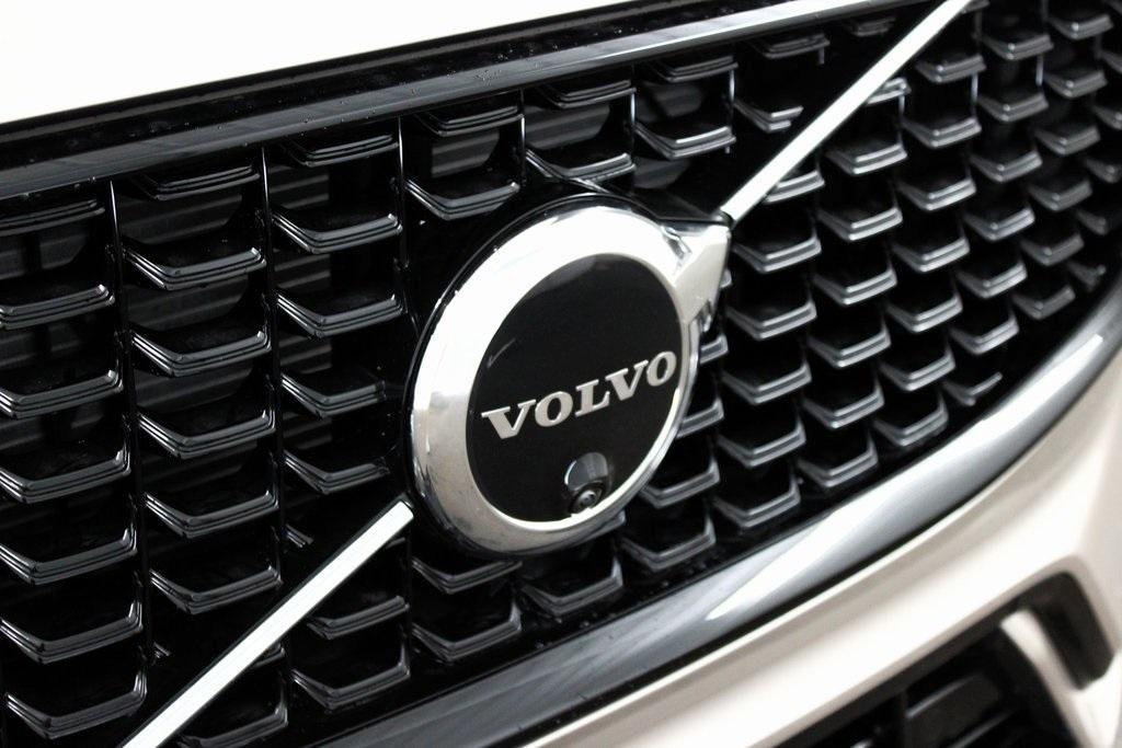 new 2025 Volvo XC60 car, priced at $59,910