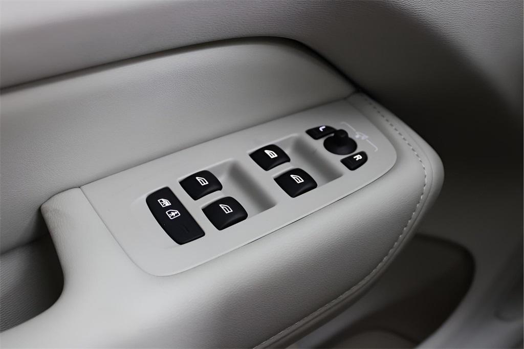 new 2025 Volvo XC60 car, priced at $59,910