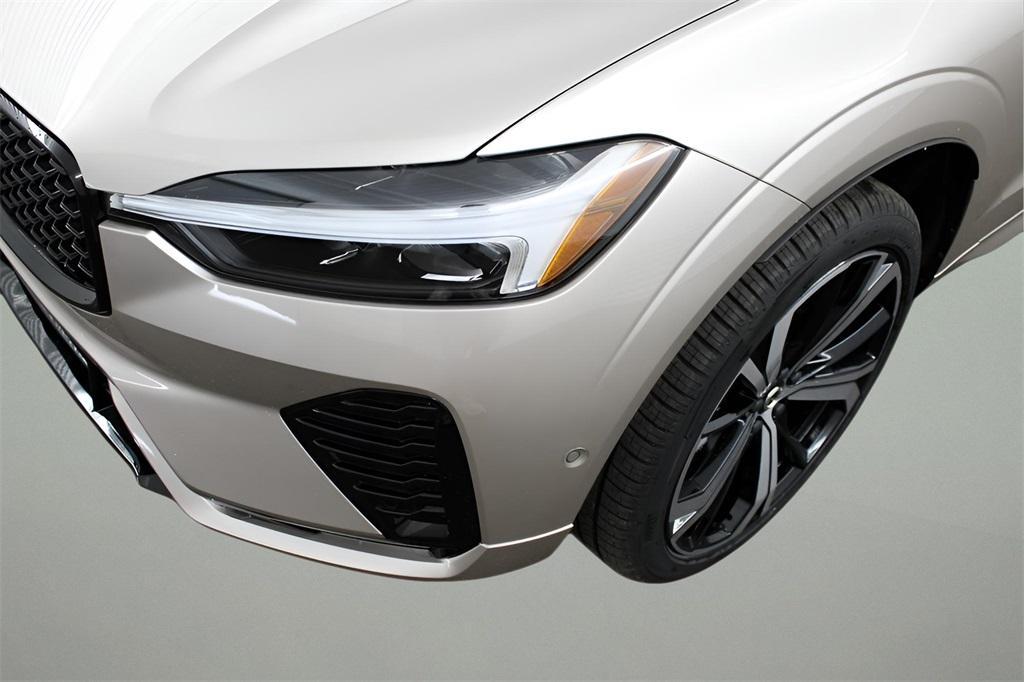 new 2025 Volvo XC60 car, priced at $59,910