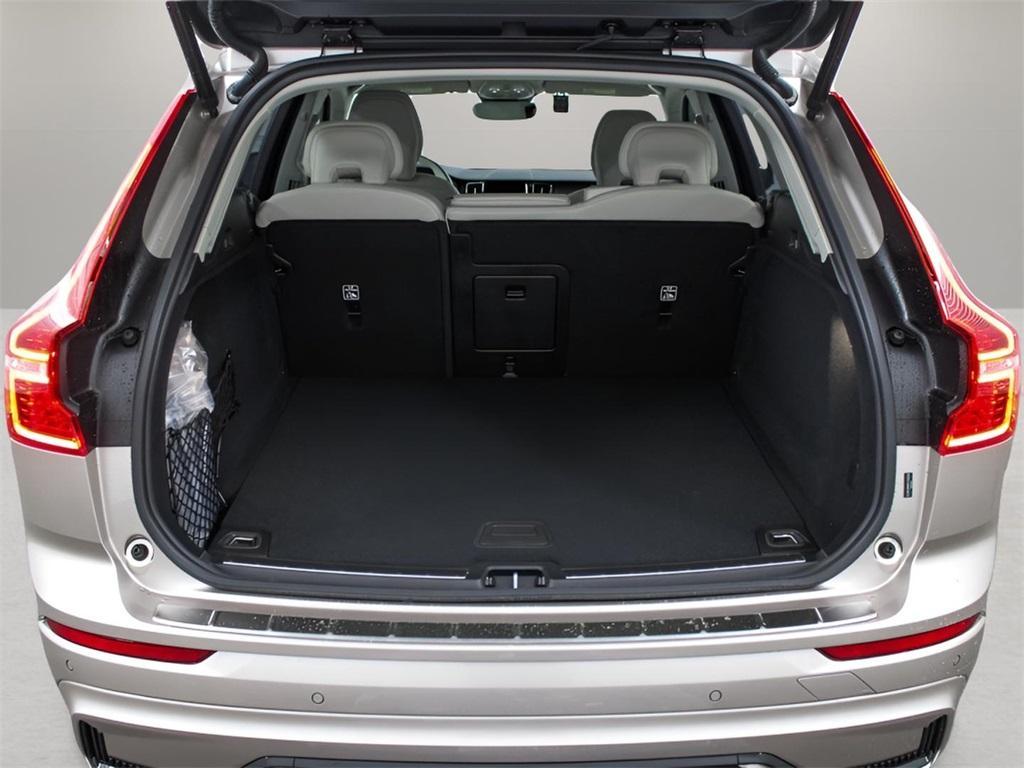 new 2025 Volvo XC60 car, priced at $59,910