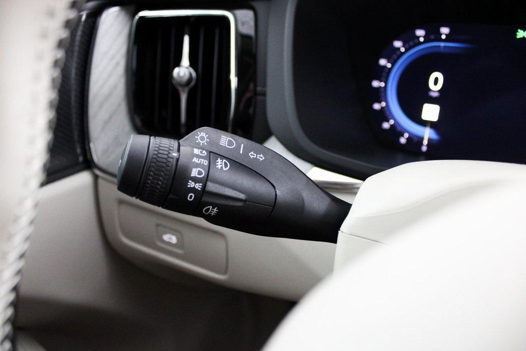 new 2025 Volvo XC60 car, priced at $59,910