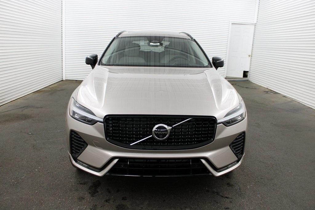 new 2025 Volvo XC60 car, priced at $59,910