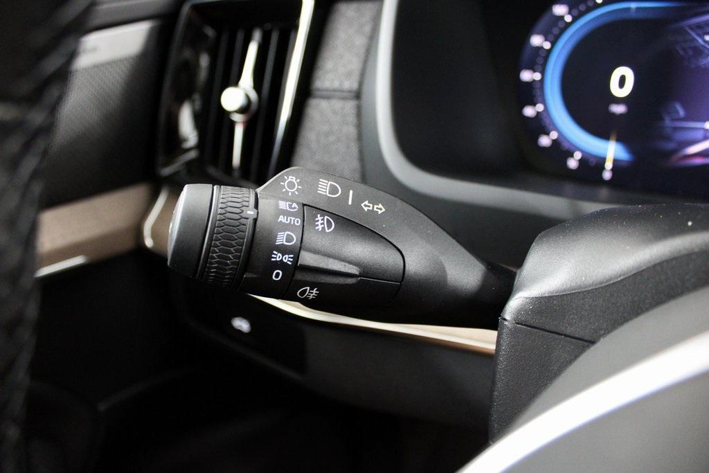 new 2025 Volvo XC90 car, priced at $69,155