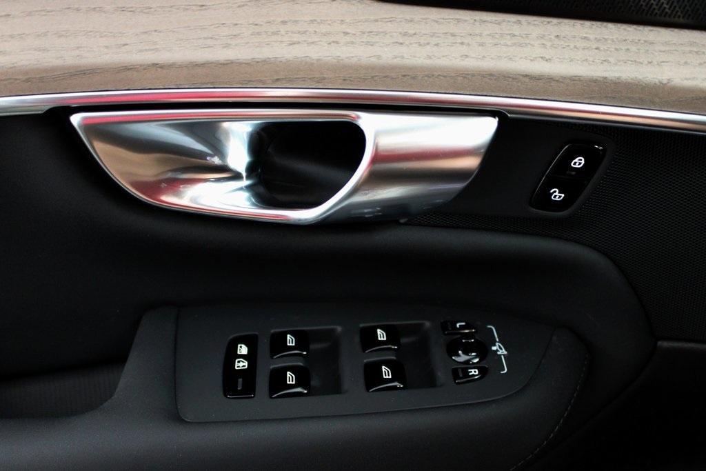 new 2025 Volvo XC90 car, priced at $69,155