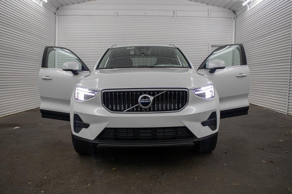 new 2025 Volvo XC40 car, priced at $45,465