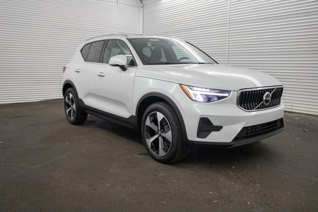 new 2025 Volvo XC40 car, priced at $45,465