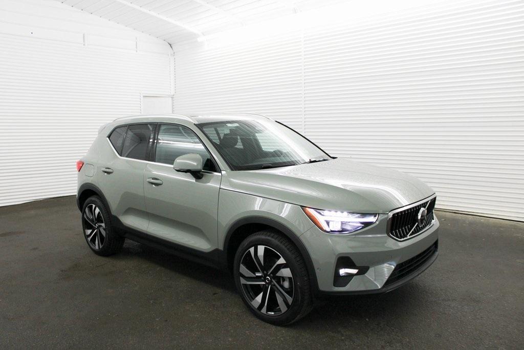 new 2025 Volvo XC40 car, priced at $51,550
