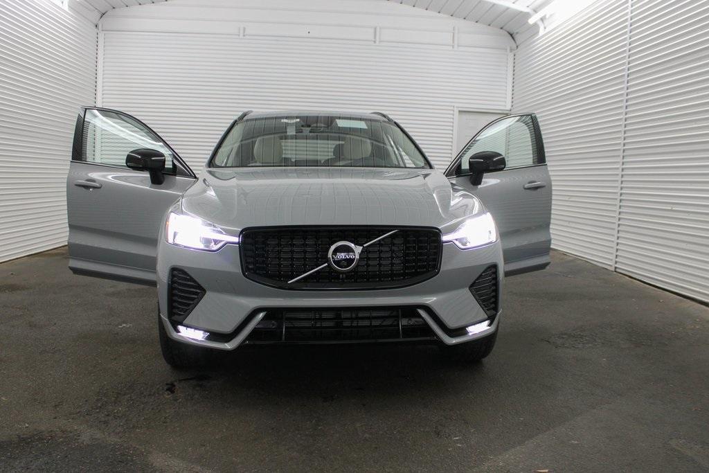 new 2025 Volvo XC60 car, priced at $59,885