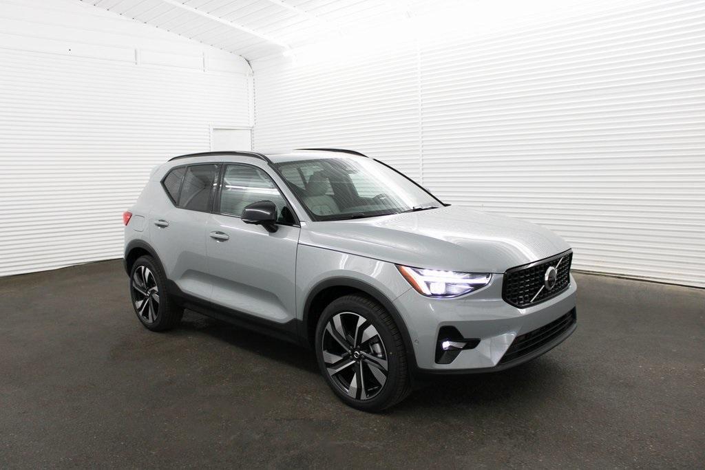 new 2025 Volvo XC40 car, priced at $51,565