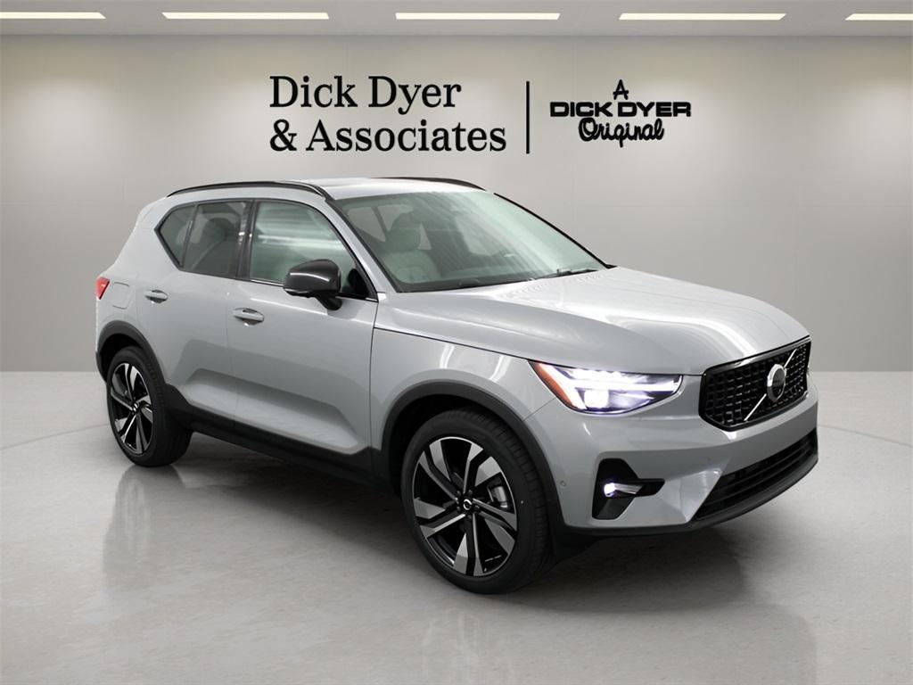 new 2025 Volvo XC40 car, priced at $51,565