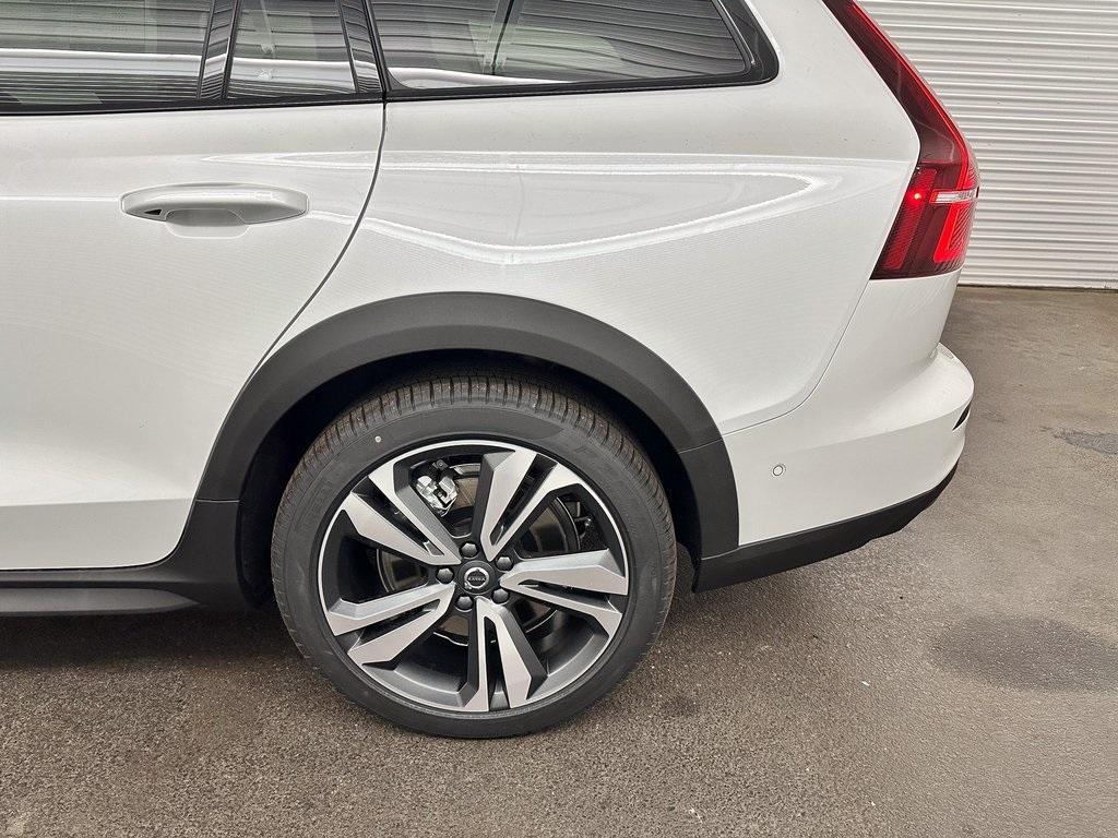 new 2025 Volvo V60 Cross Country car, priced at $54,225