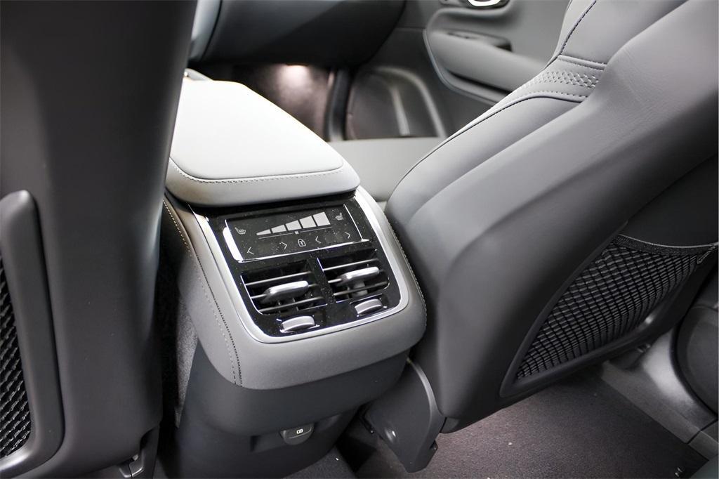 new 2025 Volvo XC90 car, priced at $69,155