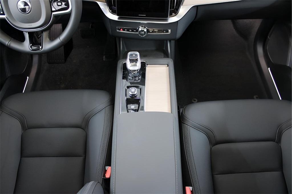 new 2025 Volvo XC90 car, priced at $69,155