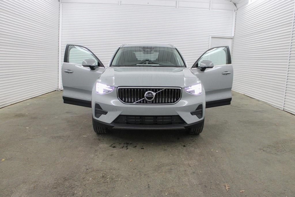 new 2025 Volvo XC40 car, priced at $45,485