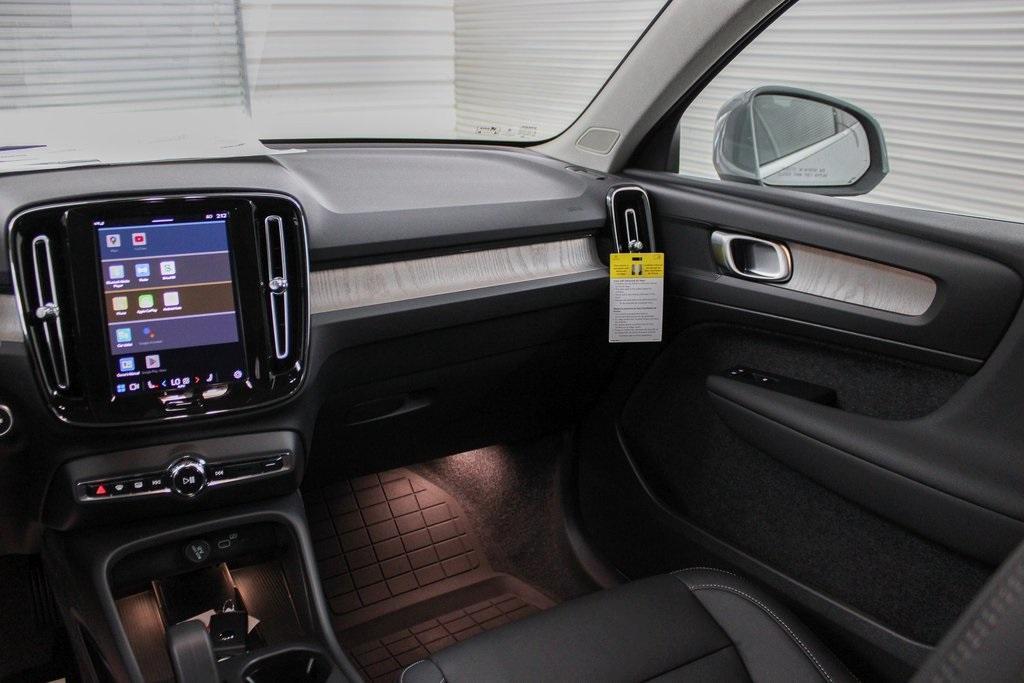 new 2025 Volvo XC40 car, priced at $45,485