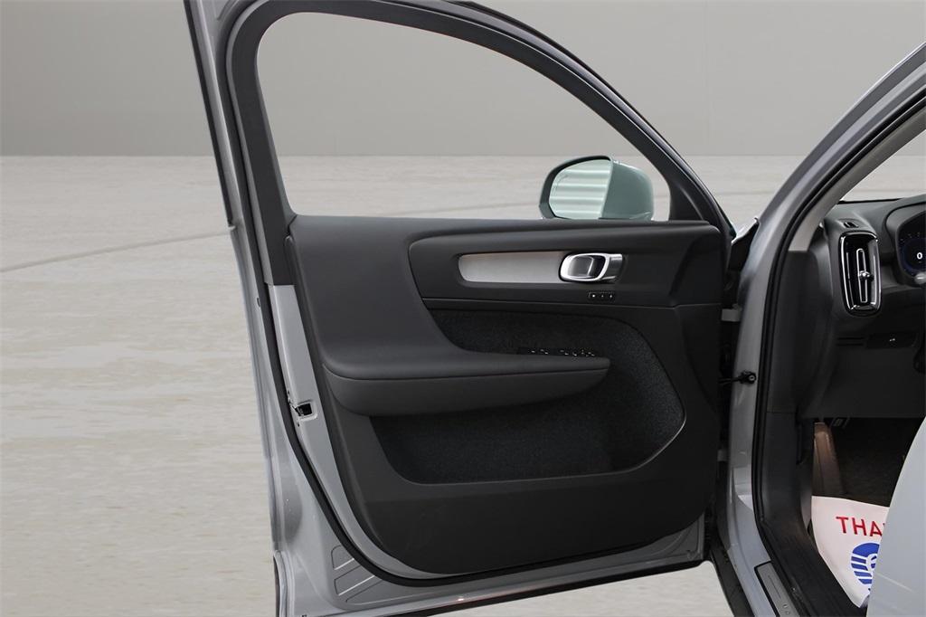 new 2025 Volvo XC40 car, priced at $45,485