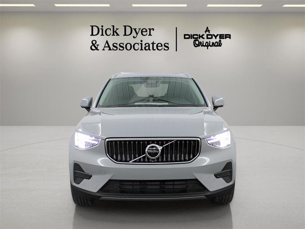 new 2025 Volvo XC40 car, priced at $45,485