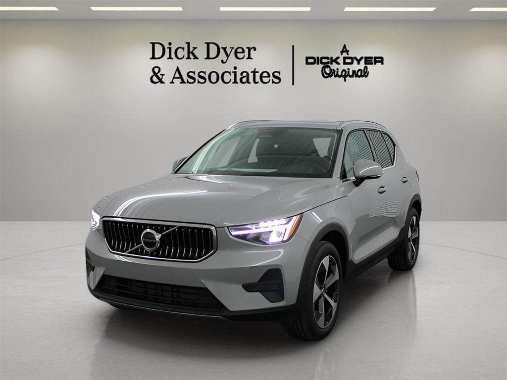 new 2025 Volvo XC40 car, priced at $45,485