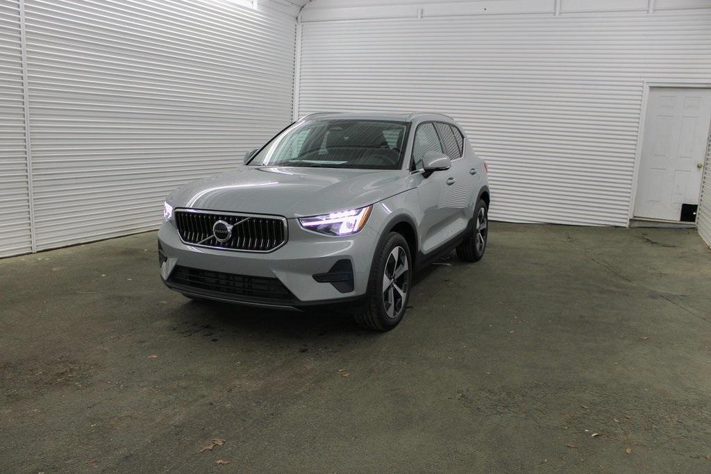 new 2025 Volvo XC40 car, priced at $45,485