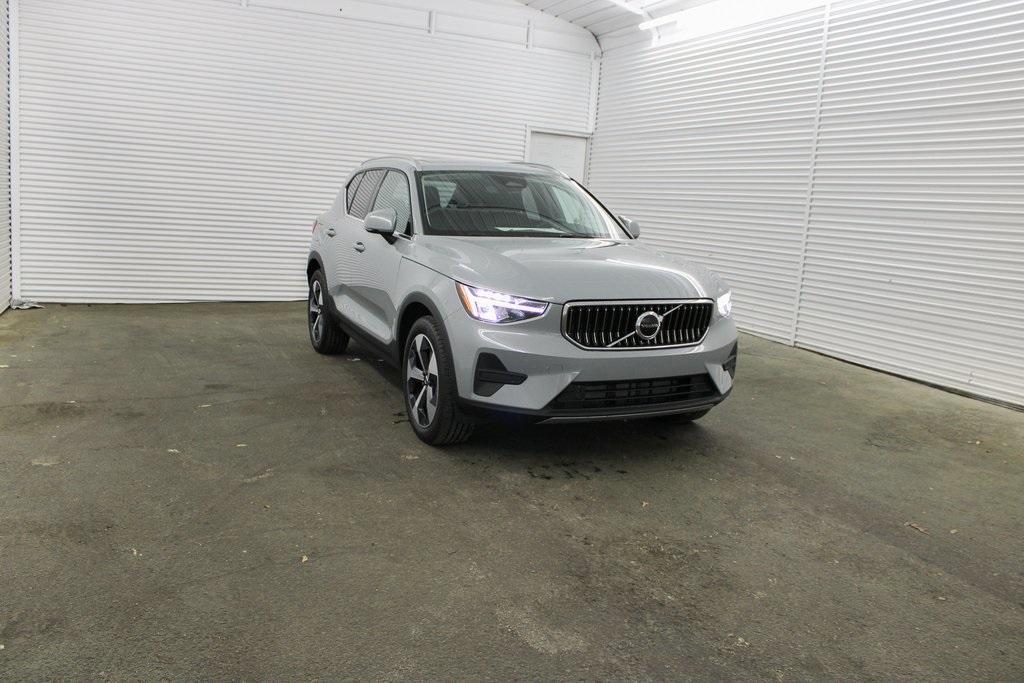 new 2025 Volvo XC40 car, priced at $45,485