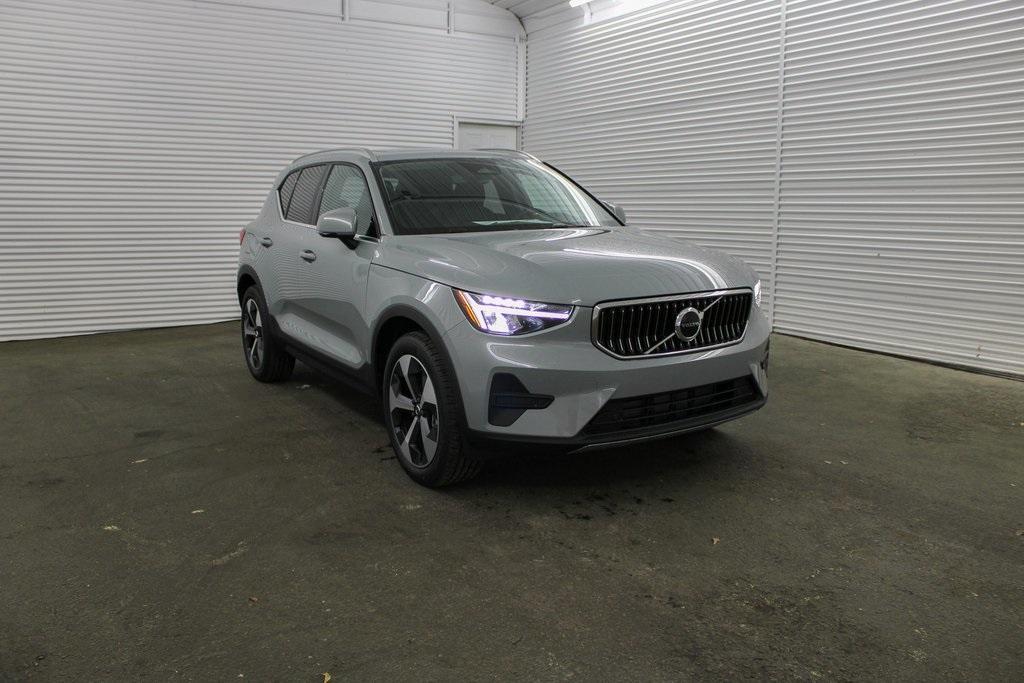 new 2025 Volvo XC40 car, priced at $45,485