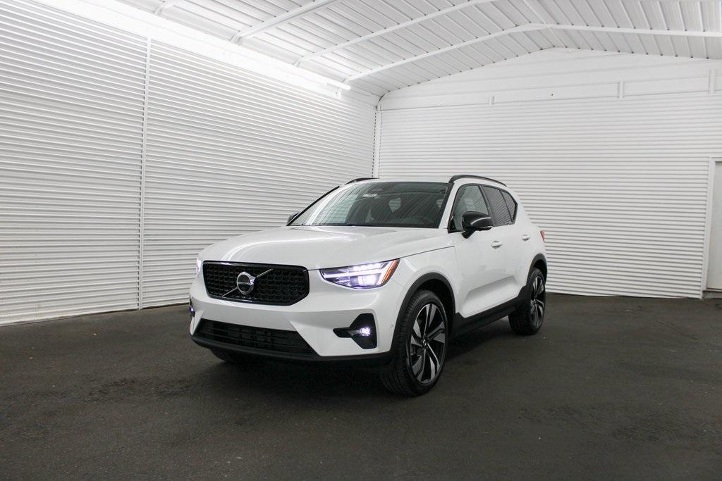 new 2025 Volvo XC40 car, priced at $48,620