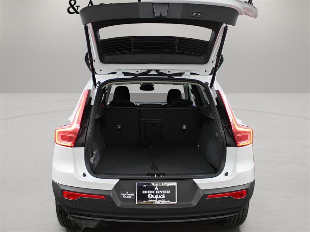 new 2025 Volvo XC40 car, priced at $48,620