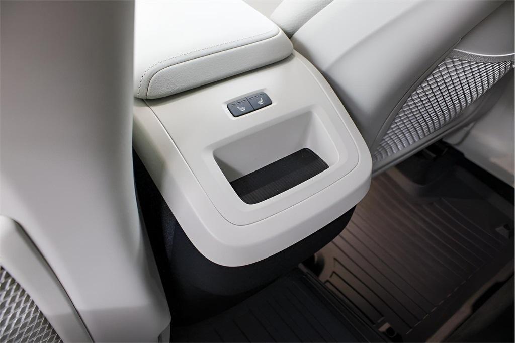 new 2025 Volvo XC60 car, priced at $55,360