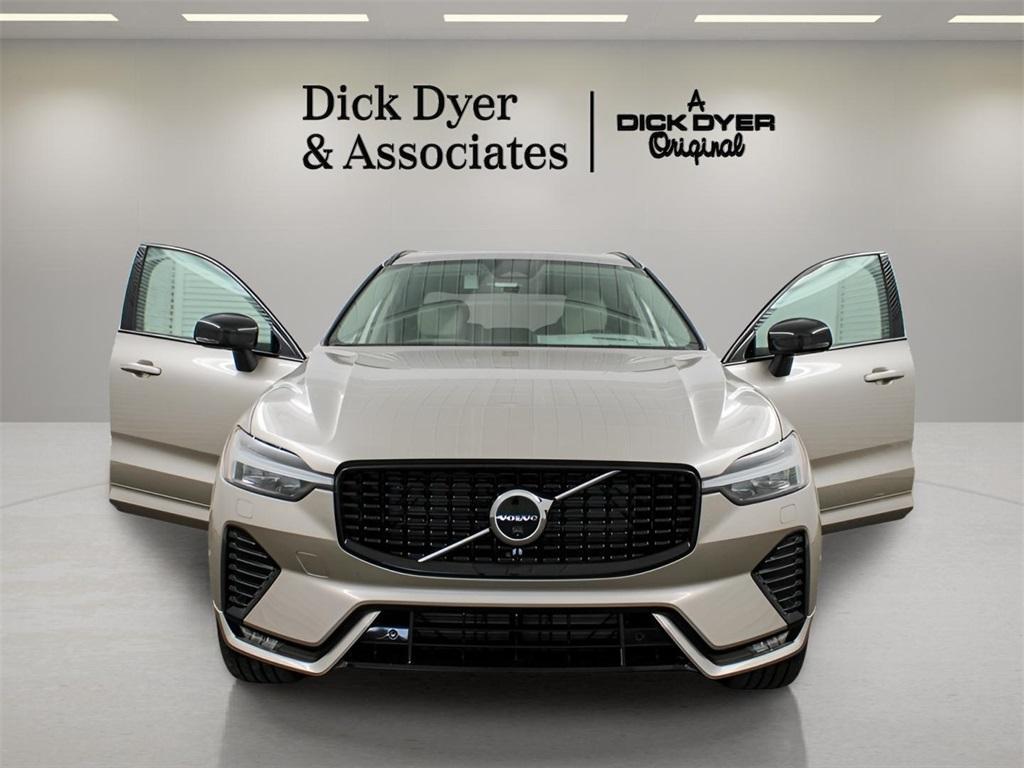 new 2025 Volvo XC60 car, priced at $55,360