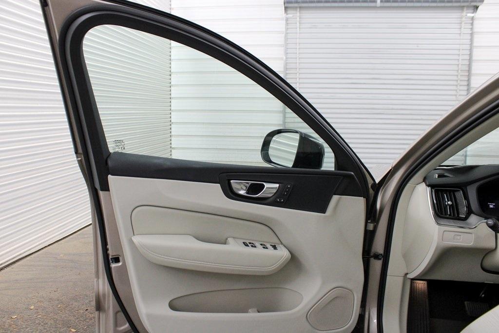 new 2025 Volvo XC60 car, priced at $55,360