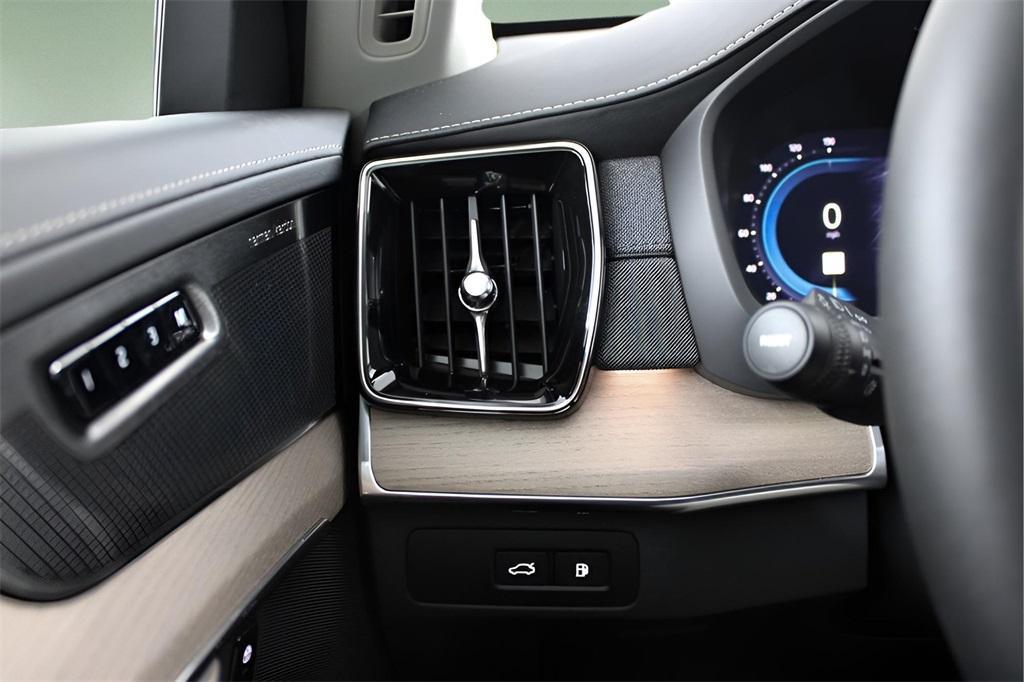 new 2025 Volvo XC90 Plug-In Hybrid car, priced at $78,805