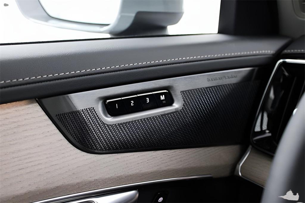 new 2025 Volvo XC90 Plug-In Hybrid car, priced at $78,805