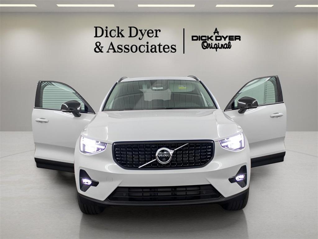 new 2025 Volvo XC40 car, priced at $48,620