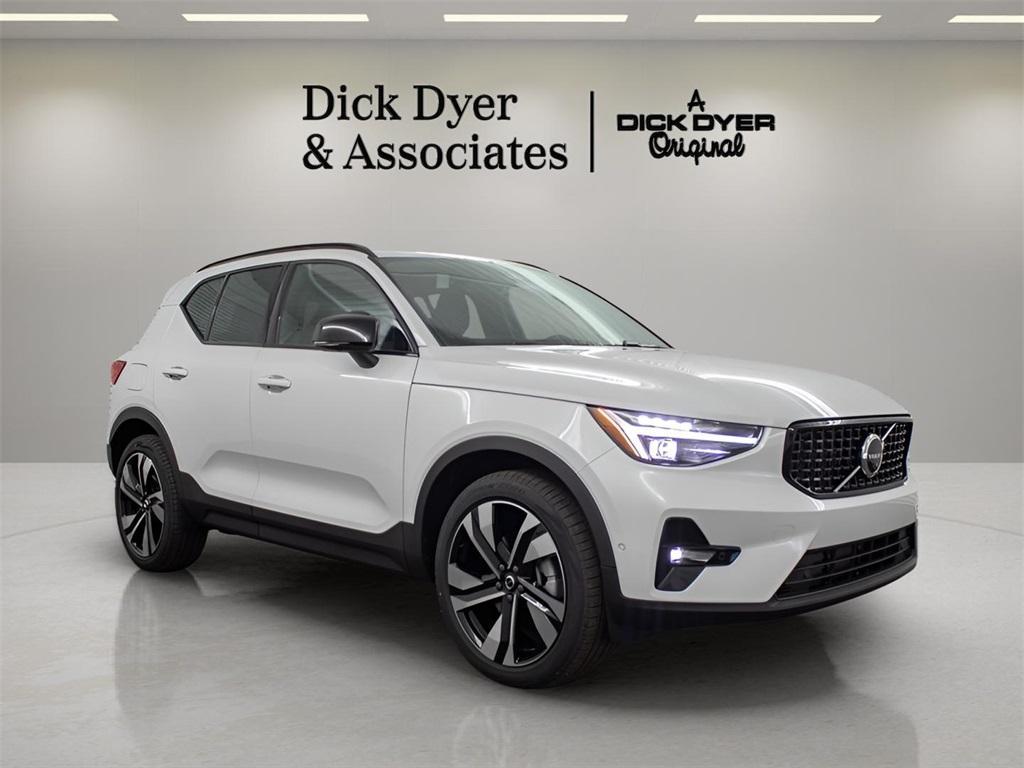 new 2025 Volvo XC40 car, priced at $48,620