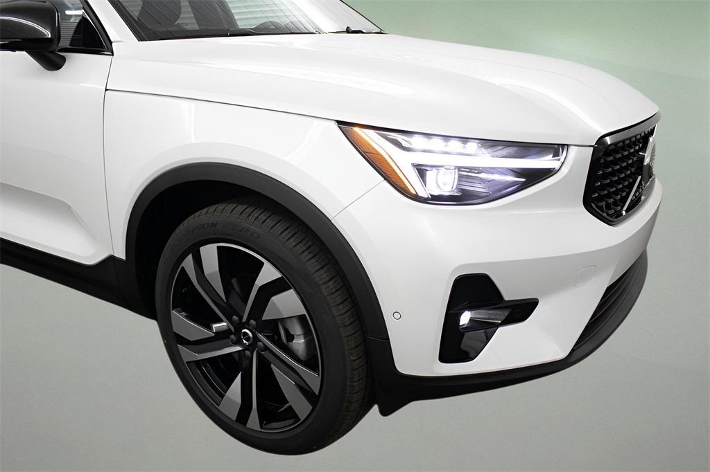 new 2025 Volvo XC40 car, priced at $48,620