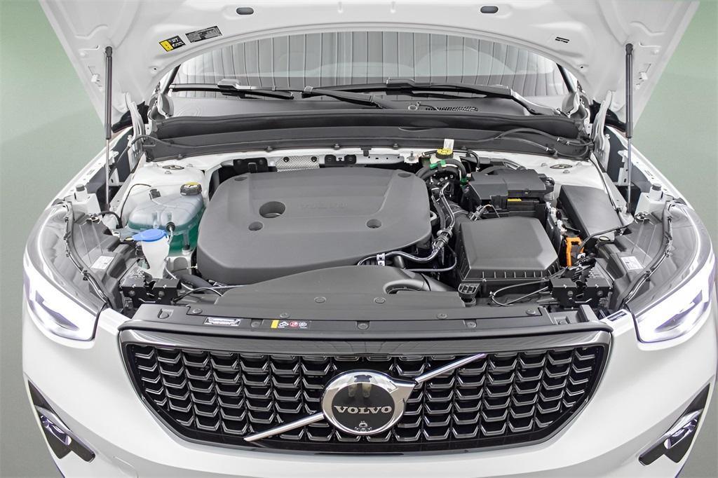 new 2025 Volvo XC40 car, priced at $48,620